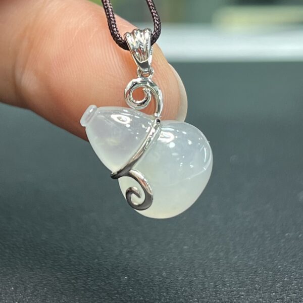 翡翠,玉,葫蘆,玉器,翡翠A貨,翡翠吊墜,香港翡翠,翡翠介紹,冰種翡翠,糯冰種翡翠,翡翠飾品,翡翠鑑定證,翡翠玉石,翠色,18K翡翠,天然翡翠,翡翠吊墜,玉吊墜,