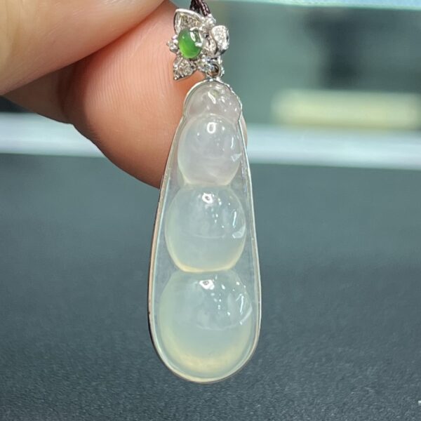 翡翠,玉,福豆,玉器,翡翠A貨,翡翠吊墜,香港翡翠,翡翠介紹,冰種翡翠,糯冰種翡翠,翡翠飾品,翡翠鑑定證,翡翠玉石,翠色,18K翡翠,天然翡翠,翡翠吊墜,玉吊墜,