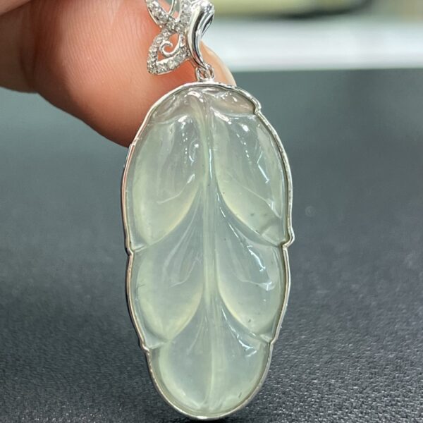 翡翠,玉,樹葉,玉器,翡翠A貨,翡翠吊墜,香港翡翠,翡翠介紹,冰種翡翠,糯冰種翡翠,翡翠飾品,翡翠鑑定證,翡翠玉石,翠色,18K翡翠,天然翡翠,翡翠吊墜,葉子,玉吊墜,