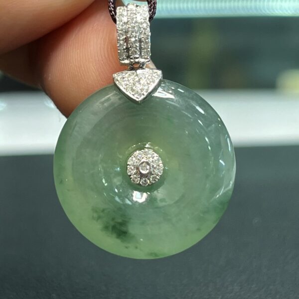 翡翠,平安扣,玉扣,玉器,翡翠A貨,翡翠吊墜,香港翡翠,翡翠介紹,翡翠價格,冰種翡翠,糯冰種翡翠,翡翠飾品,翡翠鑑定證,翡翠玉石,翠色,天然翡翠,玉石,