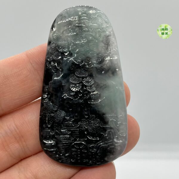 翡翠A貨玉器烏鷄種山水牌翡翠吊墜 質地飄黑 彷彿一幅水墨山水畫