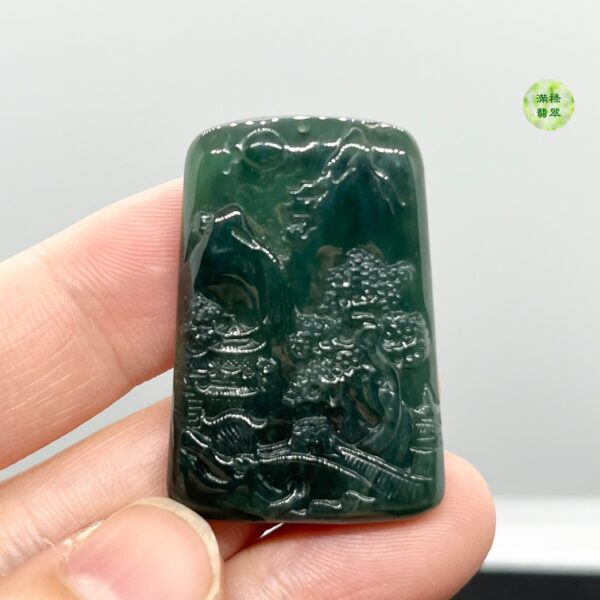 翡翠A貨玉器藍水山水牌翡翠吊墜 打燈清透藍綠色 山清水秀 精美富有意境