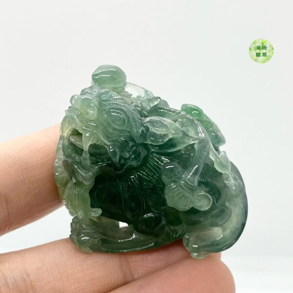 翡翠A貨玉器玉招財貔貅翡翠吊墜 五黃是極其可怕的殺星 但是貔貅可以化解它的兇性