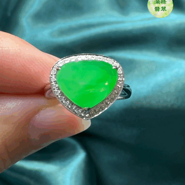 18K翡翠A貨玉器翡翠戒指 主石9.5 x 10.3 x 2.8mm