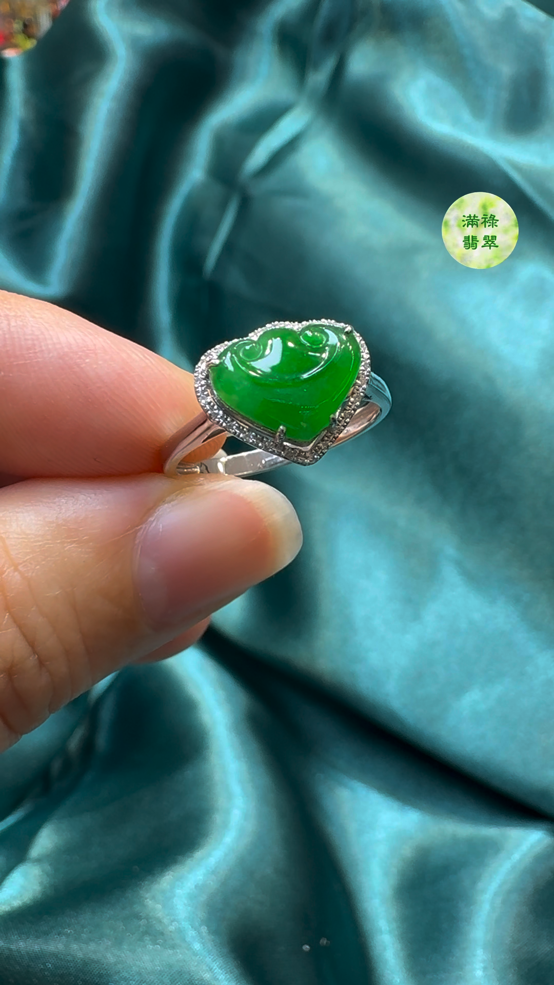 18K翡翠A貨玉器如意翡翠戒指 主石約7.7 x 10mm 2 18K翡翠A貨玉器如意翡翠戒指 主石約7.7 x 10mm - Image 2