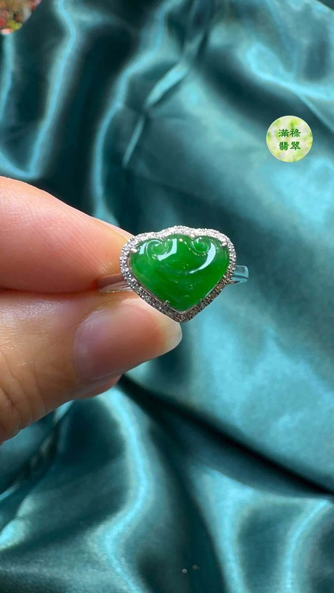 18K翡翠A貨玉器如意翡翠戒指 主石約7.7 x 10mm 1 18K翡翠A貨玉器如意翡翠戒指 主石約7.7 x 10mm