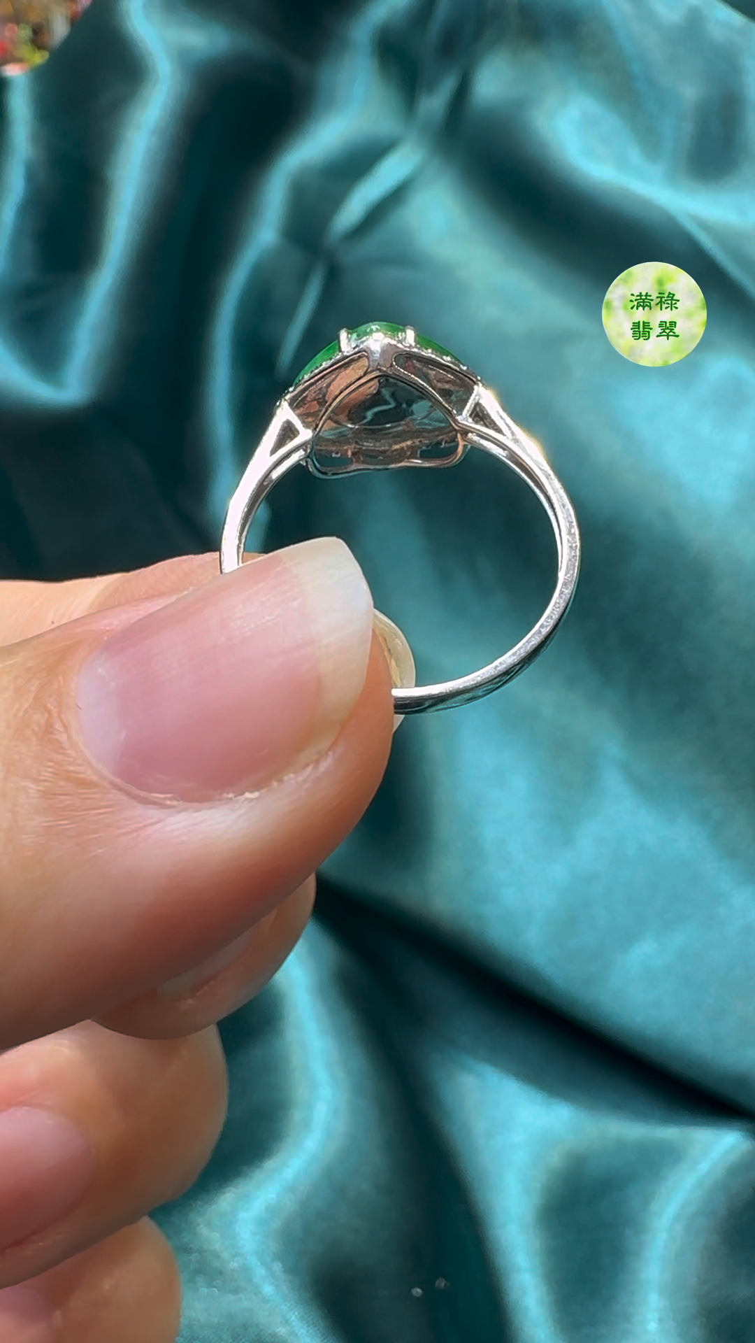 18K翡翠A貨玉器如意翡翠戒指 主石約7.7 x 10mm 8 18K翡翠A貨玉器如意翡翠戒指 主石約7.7 x 10mm - Image 8