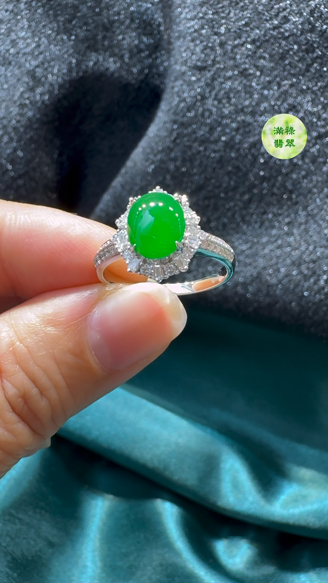 18K翡翠A貨玉器蛋面翡翠戒指主石約8.4 x7.1mm整體尺寸約11.8 x 10.7 x 7.7mm 3 18K翡翠A貨玉器蛋面翡翠戒指主石約8.4 x7.1mm整體尺寸約11.8 x 10.7 x 7.7mm - Image 3