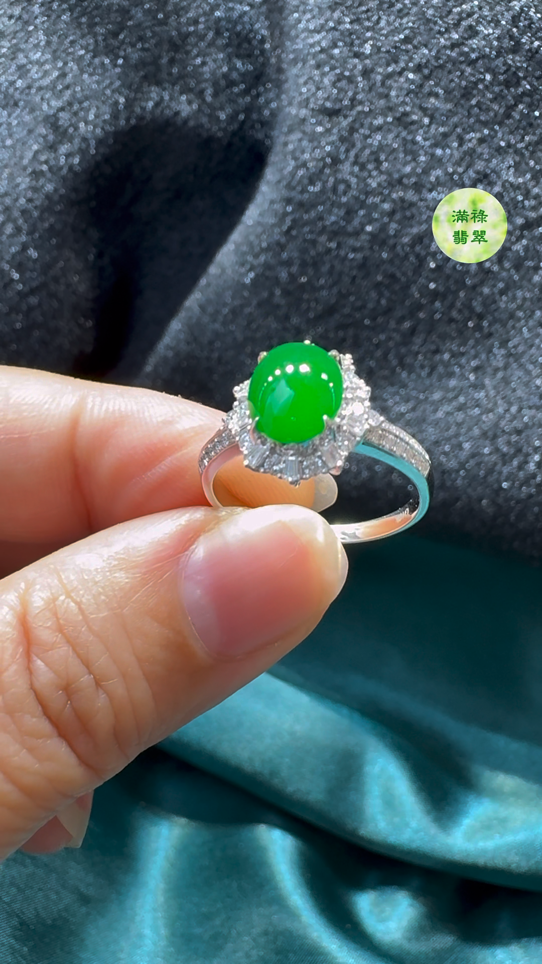 18K翡翠A貨玉器蛋面翡翠戒指主石約8.4 x7.1mm整體尺寸約11.8 x 10.7 x 7.7mm 5 18K翡翠A貨玉器蛋面翡翠戒指主石約8.4 x7.1mm整體尺寸約11.8 x 10.7 x 7.7mm - Image 5