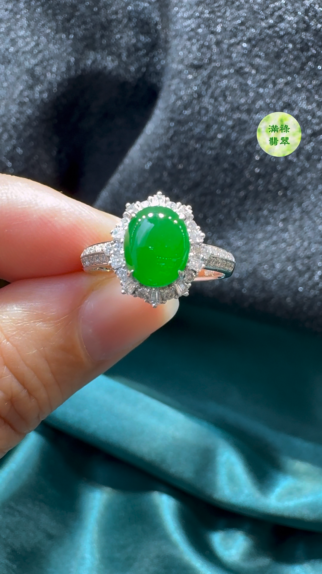 18K翡翠A貨玉器蛋面翡翠戒指主石約8.4 x7.1mm整體尺寸約11.8 x 10.7 x 7.7mm 7 18K翡翠A貨玉器蛋面翡翠戒指主石約8.4 x7.1mm整體尺寸約11.8 x 10.7 x 7.7mm - Image 7