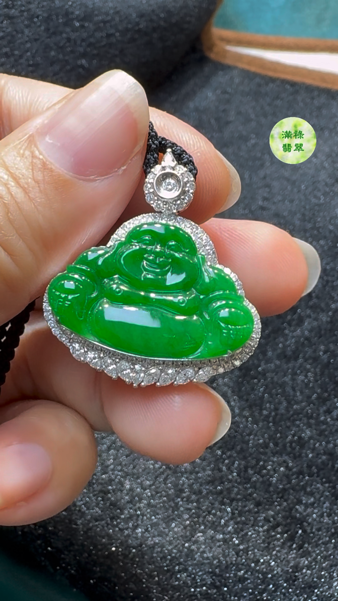 18K翡翠A貨玉器正陽綠翡翠彌勒佛公玉吊墜 約29 x 27 x 8.5 mm/主石24x16mm 6 18K翡翠A貨玉器正陽綠翡翠彌勒佛公玉吊墜 約29 x 27 x 8.5 mm/主石24x16mm - Image 6