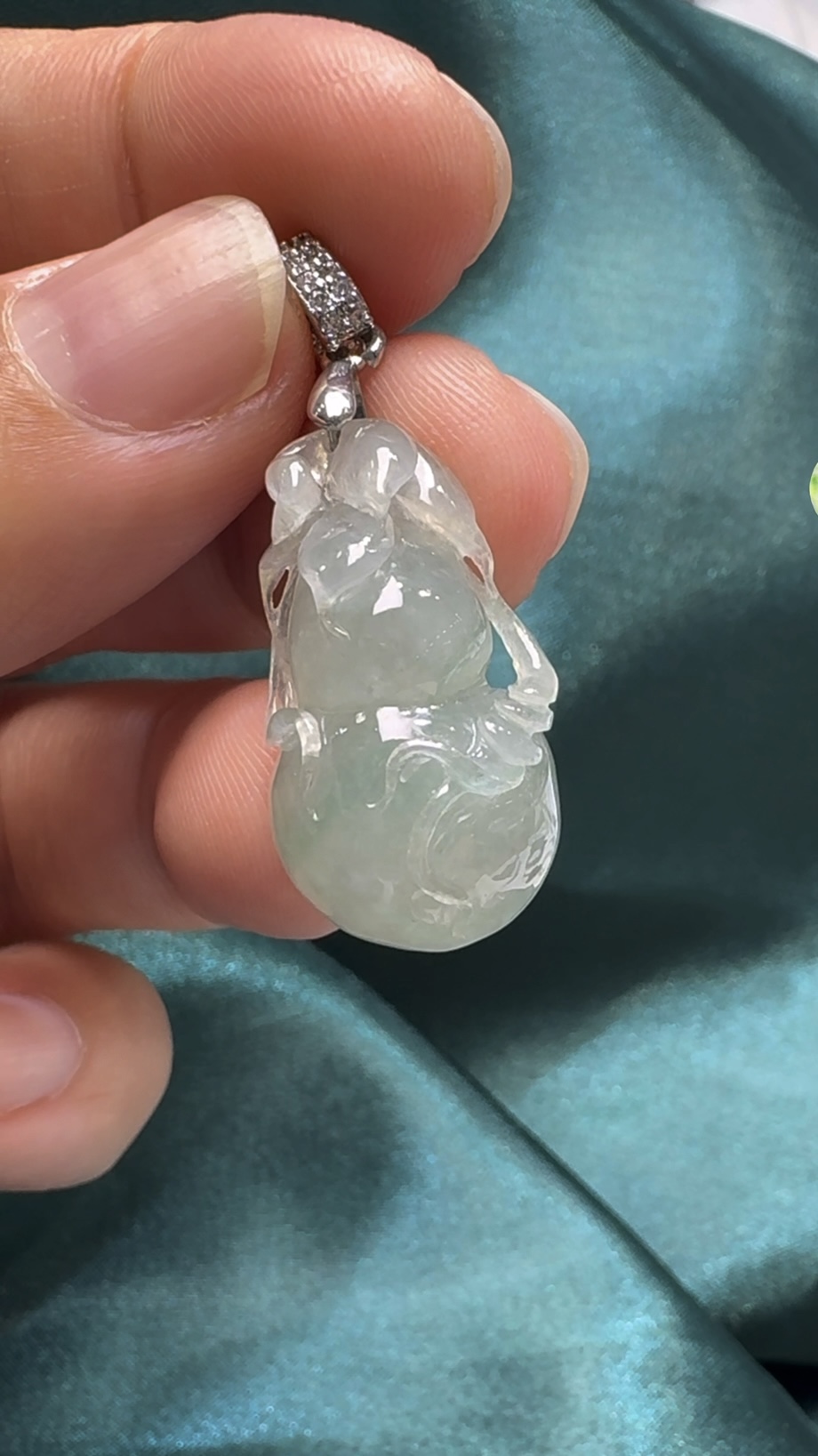 翡翠A貨玉器葫蘆吊墜 25-15-9.4mm 2 翡翠A貨玉器葫蘆吊墜 25-15-9.4mm - Image 2