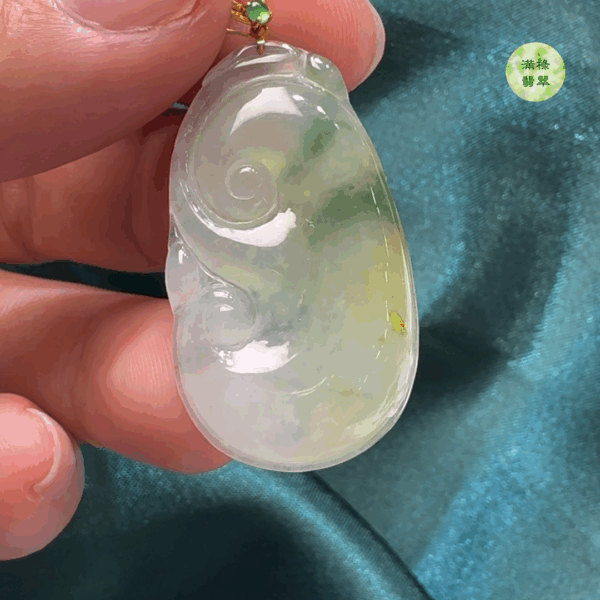 翡翠A貨玉器帶黃翡如意34 x 19 x 36mm