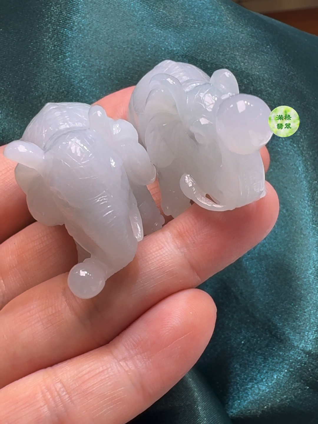 翡翠A貨玉器大象一對53 x 29 x 18mm、42 x 29 x 21mm 3 翡翠A貨玉器大象一對53 x 29 x 18mm、42 x 29 x 21mm - Image 3