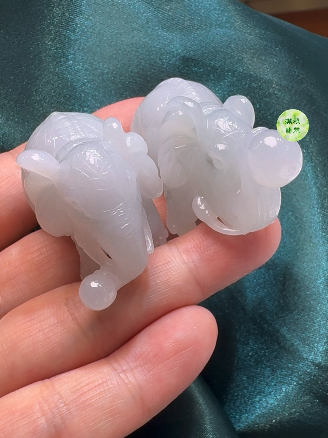 翡翠A貨玉器大象一對53 x 29 x 18mm、42 x 29 x 21mm 4 翡翠A貨玉器大象一對53 x 29 x 18mm、42 x 29 x 21mm - Image 4