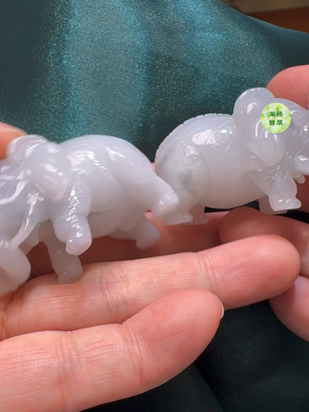 翡翠A貨玉器大象一對53 x 29 x 18mm、42 x 29 x 21mm 5 翡翠A貨玉器大象一對53 x 29 x 18mm、42 x 29 x 21mm - Image 5
