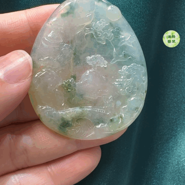 翡翠A貨玉器山水吊墜 51 x 43 x 5.9mm