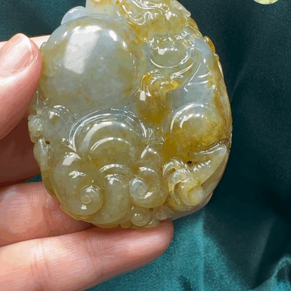 翡翠A貨玉器黃翡貔貅翡翠吊墜65 x 52 x 18mm