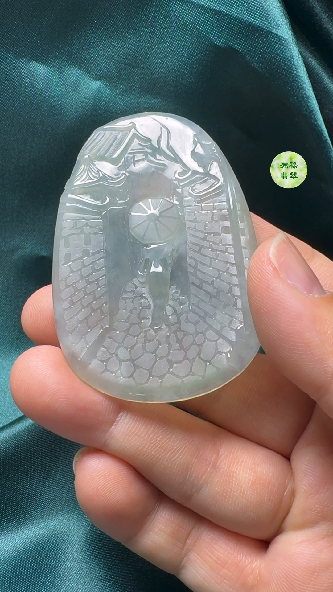 翡翠A貨玉器意境雨巷翡翠吊墜 尺寸62-42-5mm 4 翡翠A貨玉器意境雨巷翡翠吊墜 尺寸62-42-5mm - Image 4