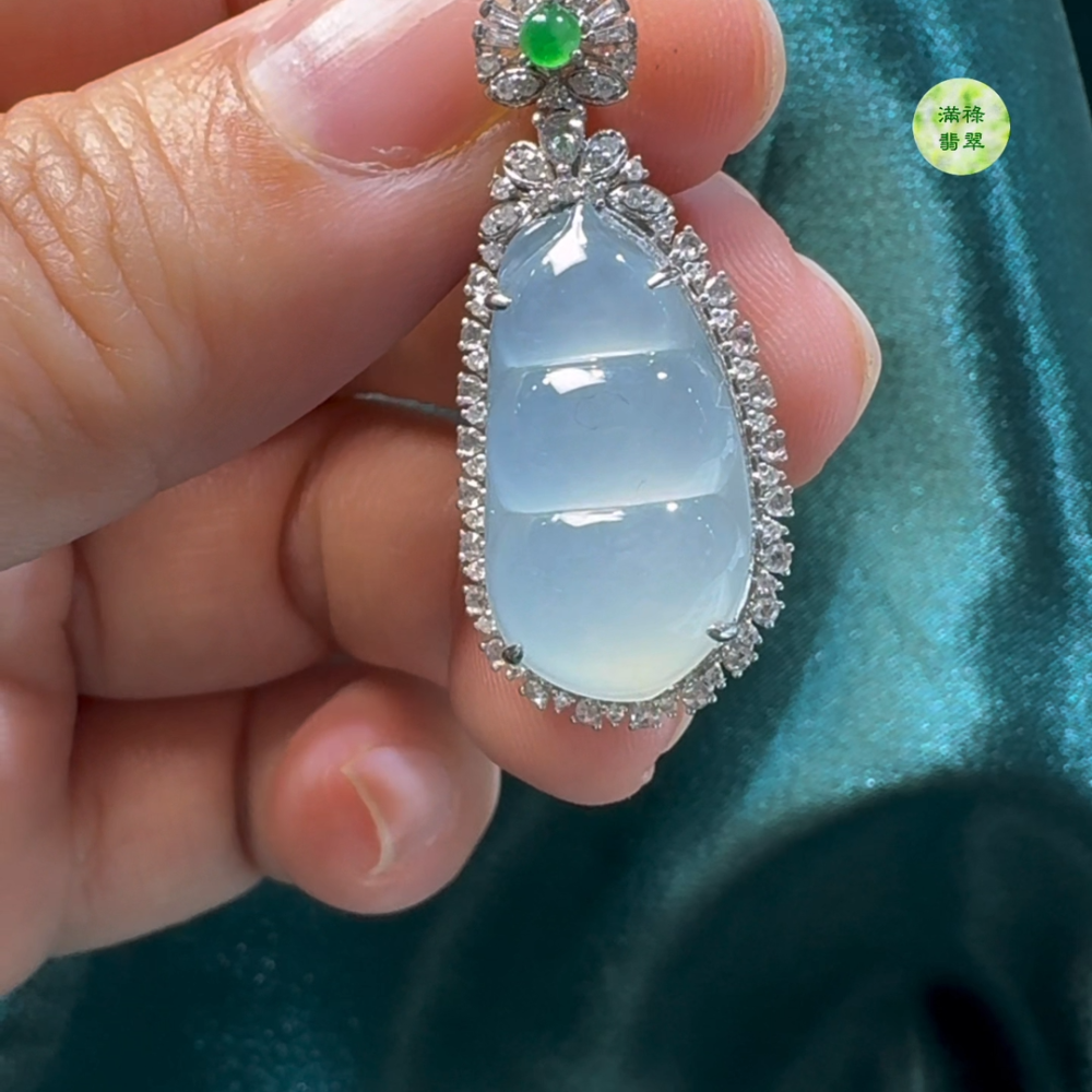 18K翡翠A貨玉器福豆翡翠吊墜 福氣滿盈