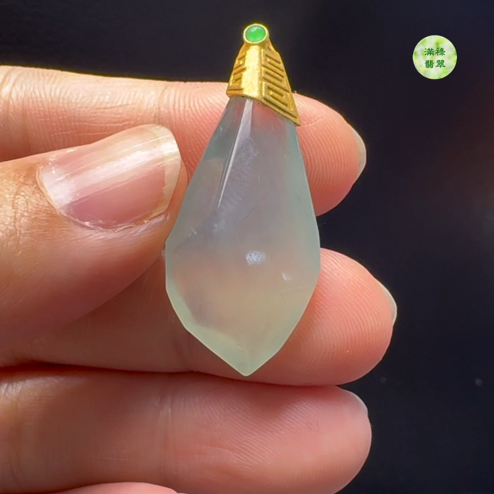 18K翡翠A貨玉器隨形翡翠吊墜 尺寸： 36-16-9.3mm