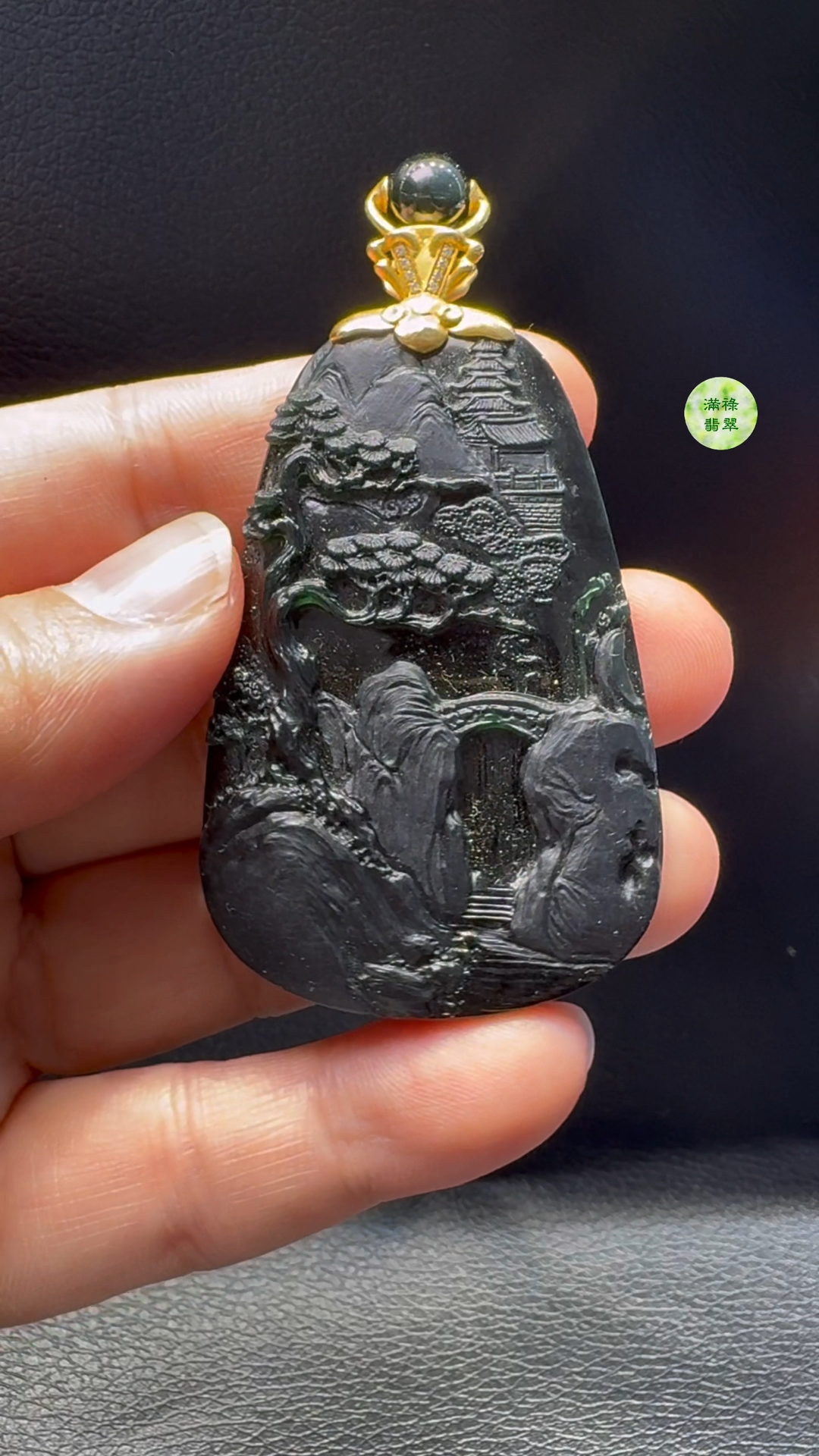 18K翡翠A貨玉器墨翠山水牌翡翠吊墜 整個 70-36-5.6mm 主石 56-36-5.6mm 3 18K翡翠A貨玉器墨翠山水牌翡翠吊墜 整個 70-36-5.6mm 主石 56-36-5.6mm - Image 3