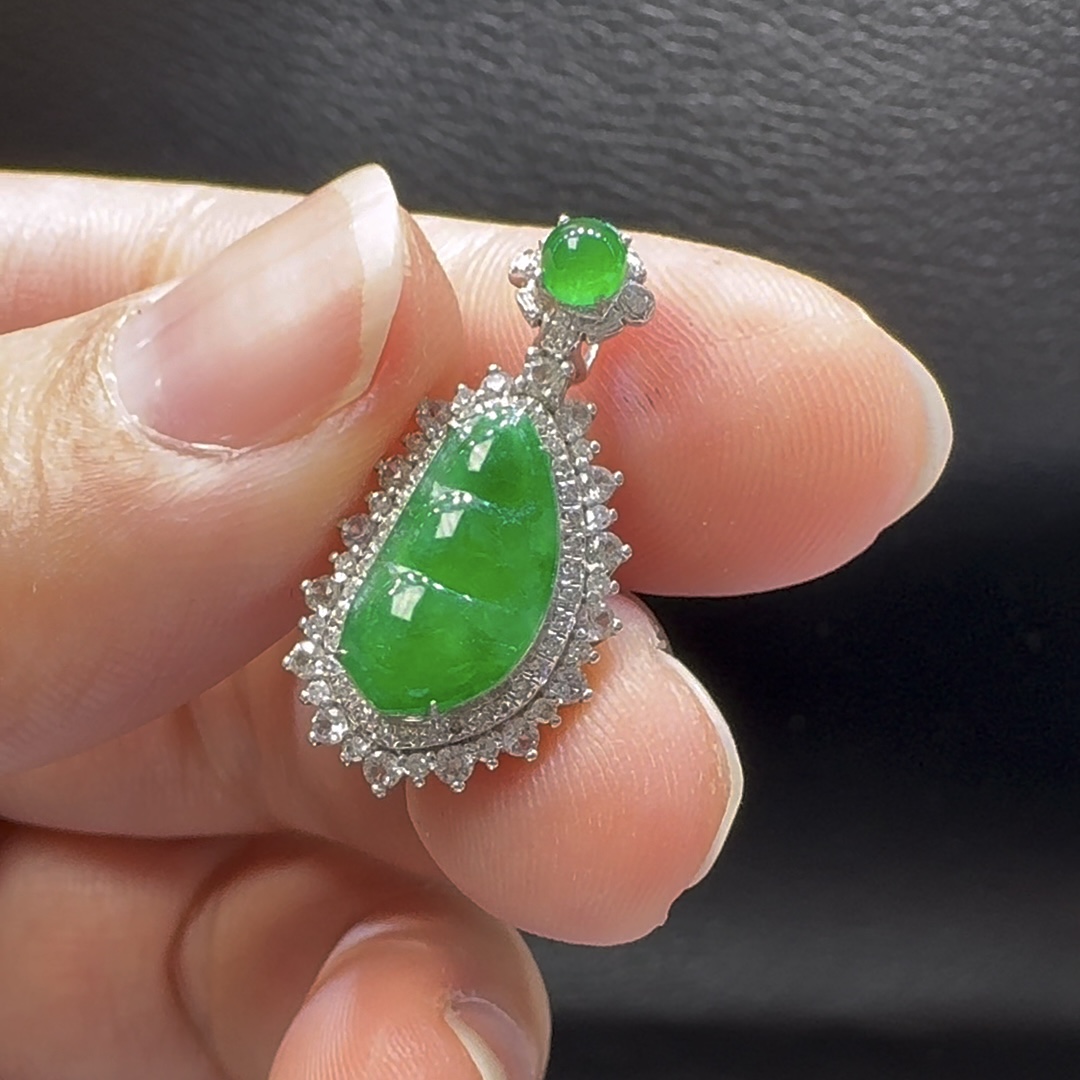 18K翡翠A貨玉器福豆翡翠吊墜 整個25-13-7.8mm 3 18K翡翠A貨玉器福豆翡翠吊墜 整個25-13-7.8mm - Image 3