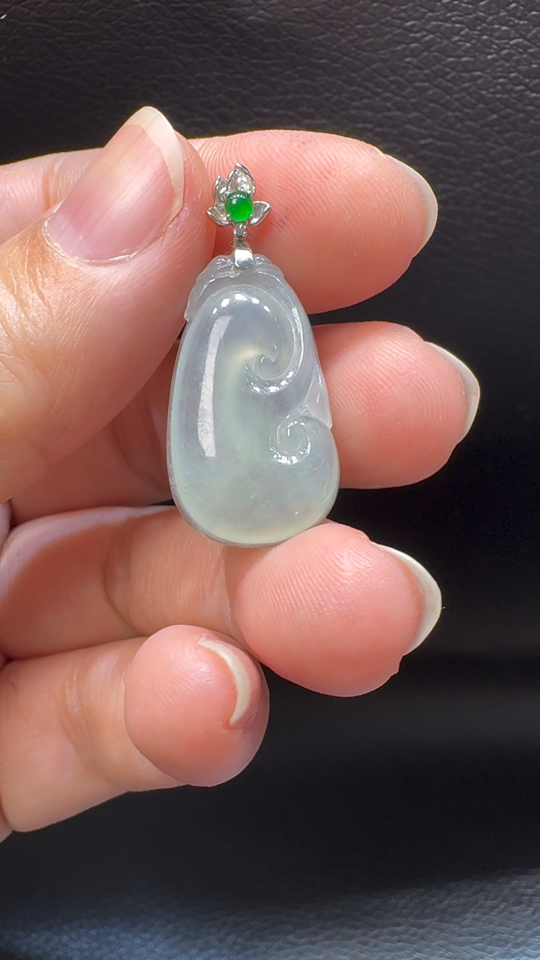 18K翡翠A貨玉器如意翡翠吊墜 整個 32-14-4.6mm 2 18K翡翠A貨玉器如意翡翠吊墜 整個 32-14-4.6mm - Image 2