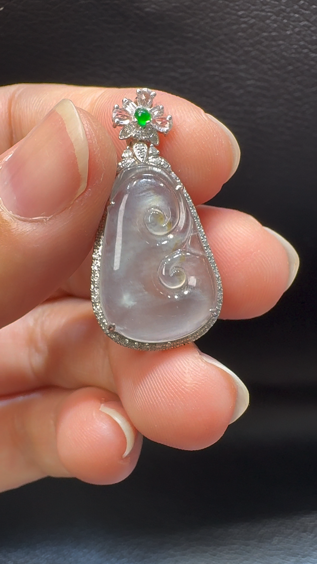 18K翡翠A貨玉器如意翡翠吊墜 整個 31-16-6mm 1 18K翡翠A貨玉器如意翡翠吊墜 整個 31-16-6mm