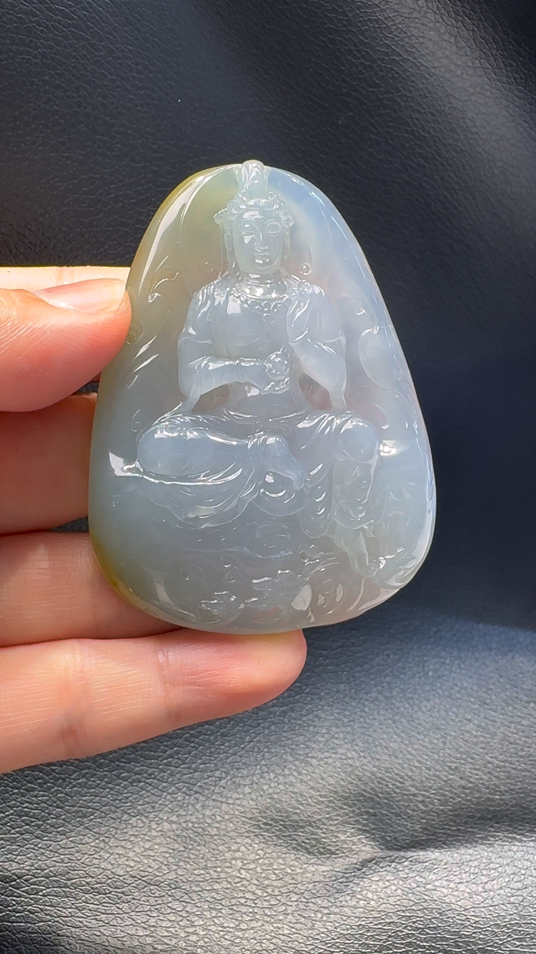 翡翠A貨玉器自在觀音翡翠吊墜 69-51-10mm 3 翡翠A貨玉器自在觀音翡翠吊墜 69-51-10mm - Image 3