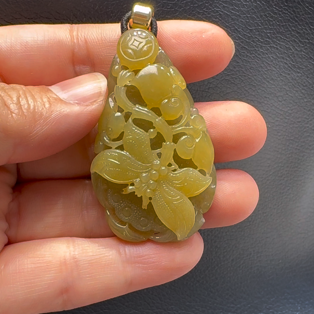 翡翠A貨玉器蝴蝶戀花翡翠吊墜 51-29-11mm