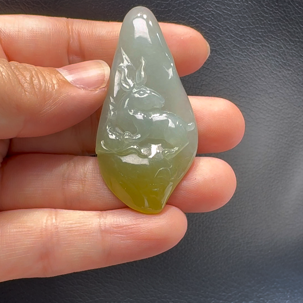 翡翠A貨玉器帶黃翡梅花鹿 57-26-8mm