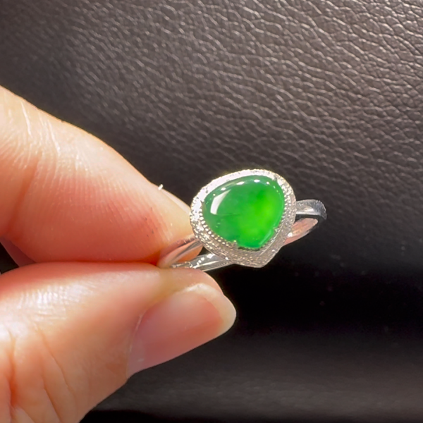 18K翡翠A貨玉器杏形心形翡翠戒指 主石6.6-8mm