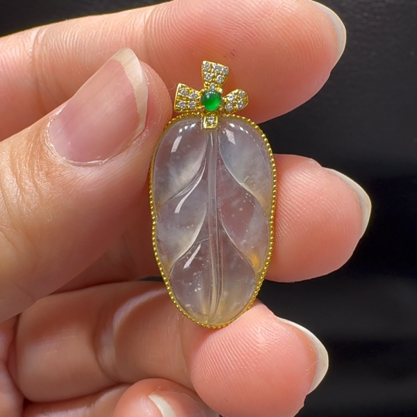 18K翡翠A貨玉器樹葉玉葉翡翠吊墜 整個30-15-4.6mm