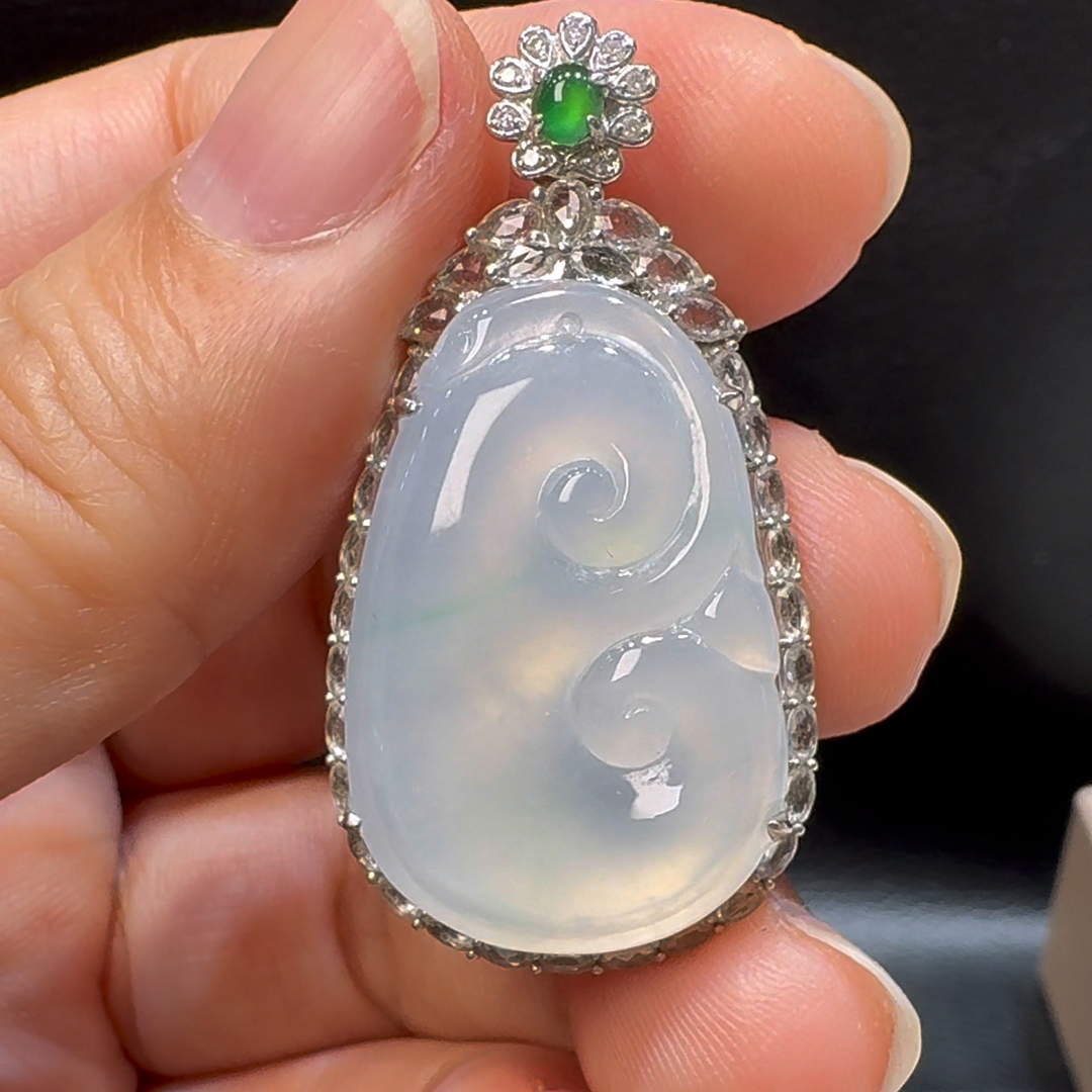 18K翡翠A貨玉器如意翡翠吊墜 40-21-9.7mm 1 18K翡翠A貨玉器如意翡翠吊墜 40-21-9.7mm