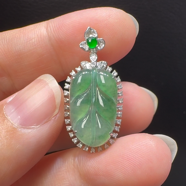 18K翡翠A貨玉器樹葉玉葉翡翠吊墜 整個30-14-6.5mm主石18-11mm