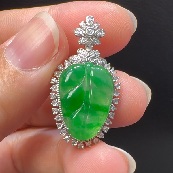 18K翡翠A貨玉器樹葉玉葉翡翠吊墜 30-16-8.5mm主石17-12mm