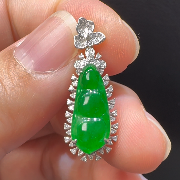 18K翡翠A貨玉器福豆翡翠吊墜 整個27-10-7.4mm 主石15-7.2mm