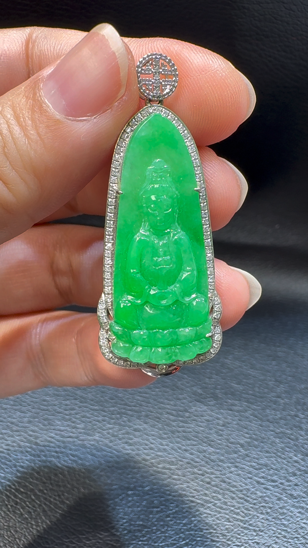 18K翡翠A貨玉器觀音翡翠吊墜 整個48-20-7mm主石20-13-4mm 1 18K翡翠A貨玉器觀音翡翠吊墜 整個48-20-7mm主石20-13-4mm