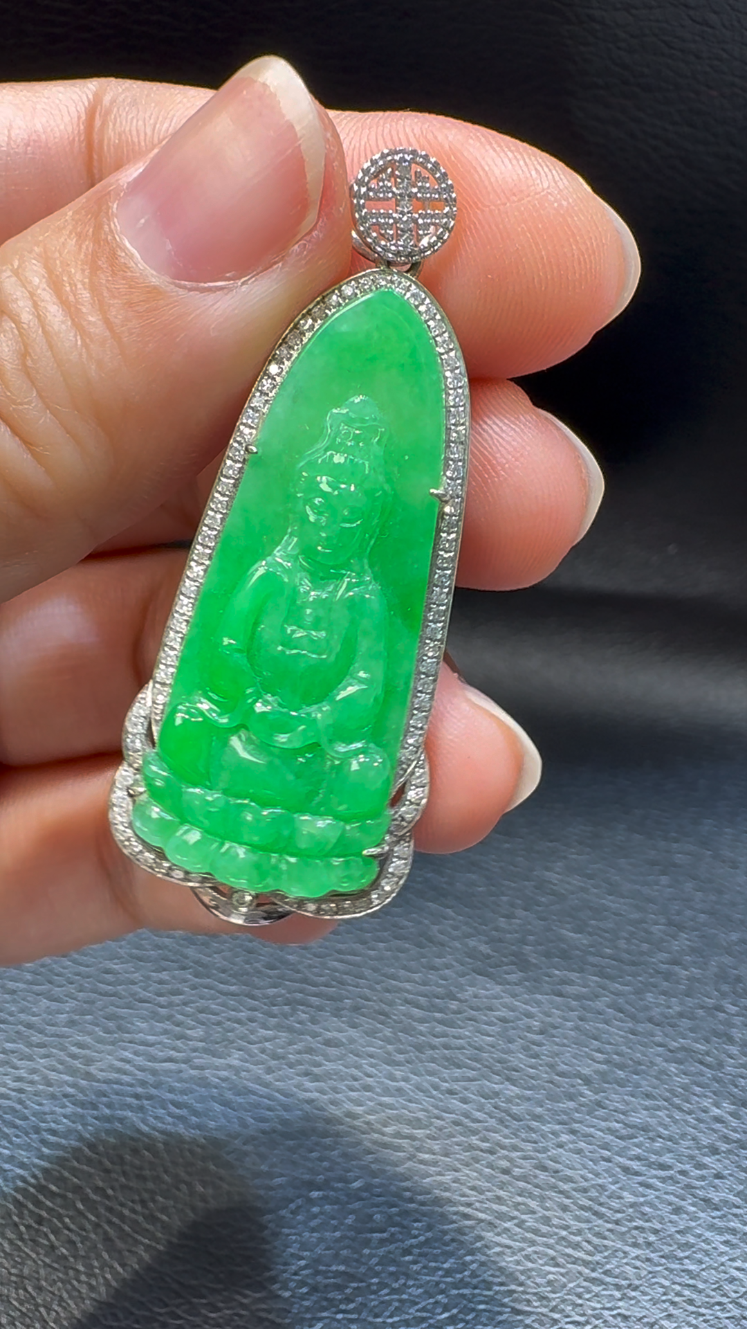 18K翡翠A貨玉器觀音翡翠吊墜 整個48-20-7mm主石20-13-4mm 2 18K翡翠A貨玉器觀音翡翠吊墜 整個48-20-7mm主石20-13-4mm - Image 2