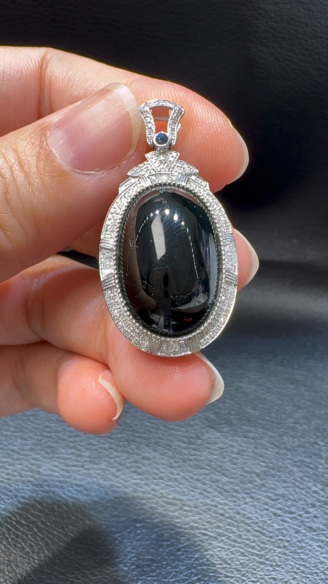 18K翡翠A貨玉器墨翠蛋面翡翠吊墜 整個37-19-10主石20-13-4mm 1 18K翡翠A貨玉器墨翠蛋面翡翠吊墜 整個37-19-10主石20-13-4mm