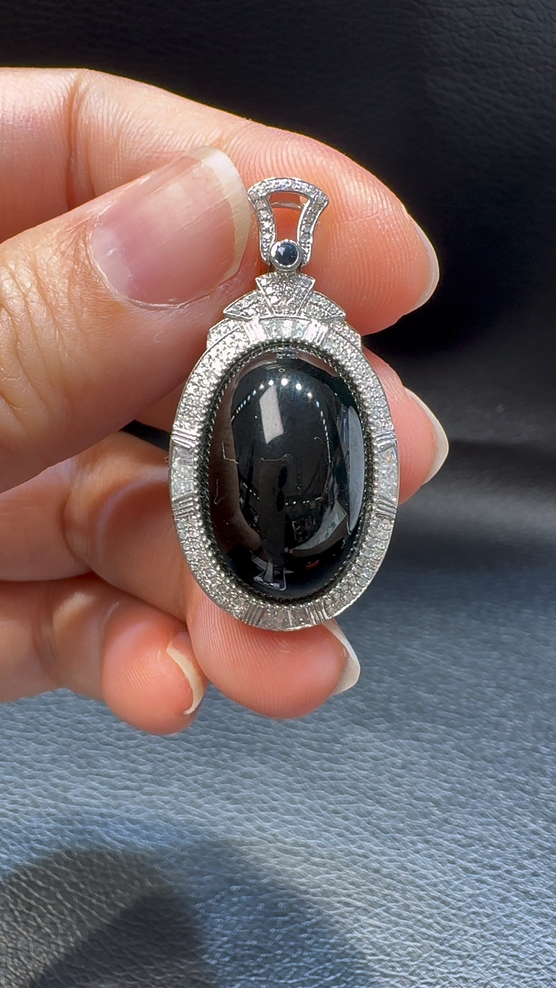 18K翡翠A貨玉器墨翠蛋面翡翠吊墜 整個37-19-10主石20-13-4mm 2 18K翡翠A貨玉器墨翠蛋面翡翠吊墜 整個37-19-10主石20-13-4mm - Image 2