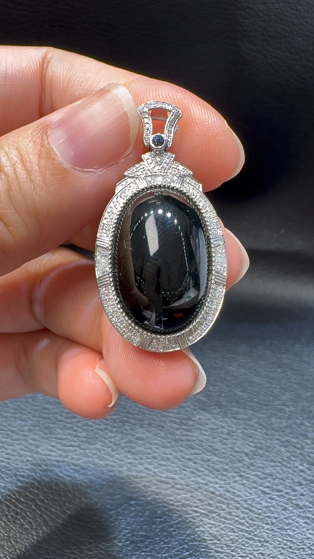 18K翡翠A貨玉器墨翠蛋面翡翠吊墜 整個37-19-10主石20-13-4mm 3 18K翡翠A貨玉器墨翠蛋面翡翠吊墜 整個37-19-10主石20-13-4mm - Image 3