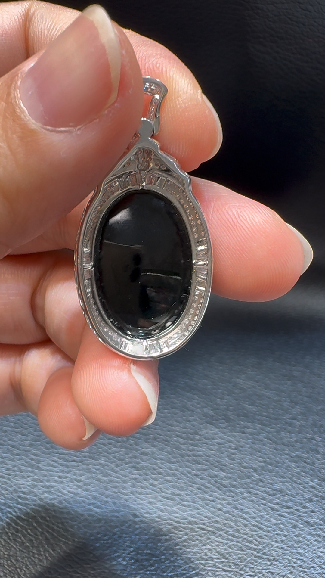 18K翡翠A貨玉器墨翠蛋面翡翠吊墜 整個37-19-10主石20-13-4mm 6 18K翡翠A貨玉器墨翠蛋面翡翠吊墜 整個37-19-10主石20-13-4mm - Image 6