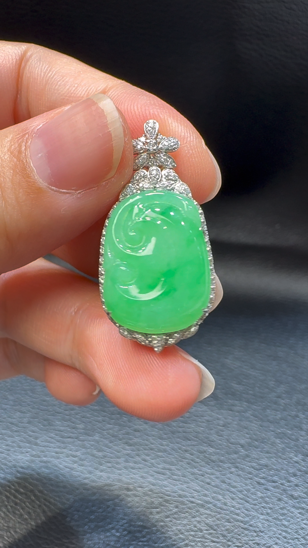 18K翡翠A貨玉器如意翡翠吊墜 整個 36-12-7.5mm 2 18K翡翠A貨玉器如意翡翠吊墜 整個 36-12-7.5mm - Image 2