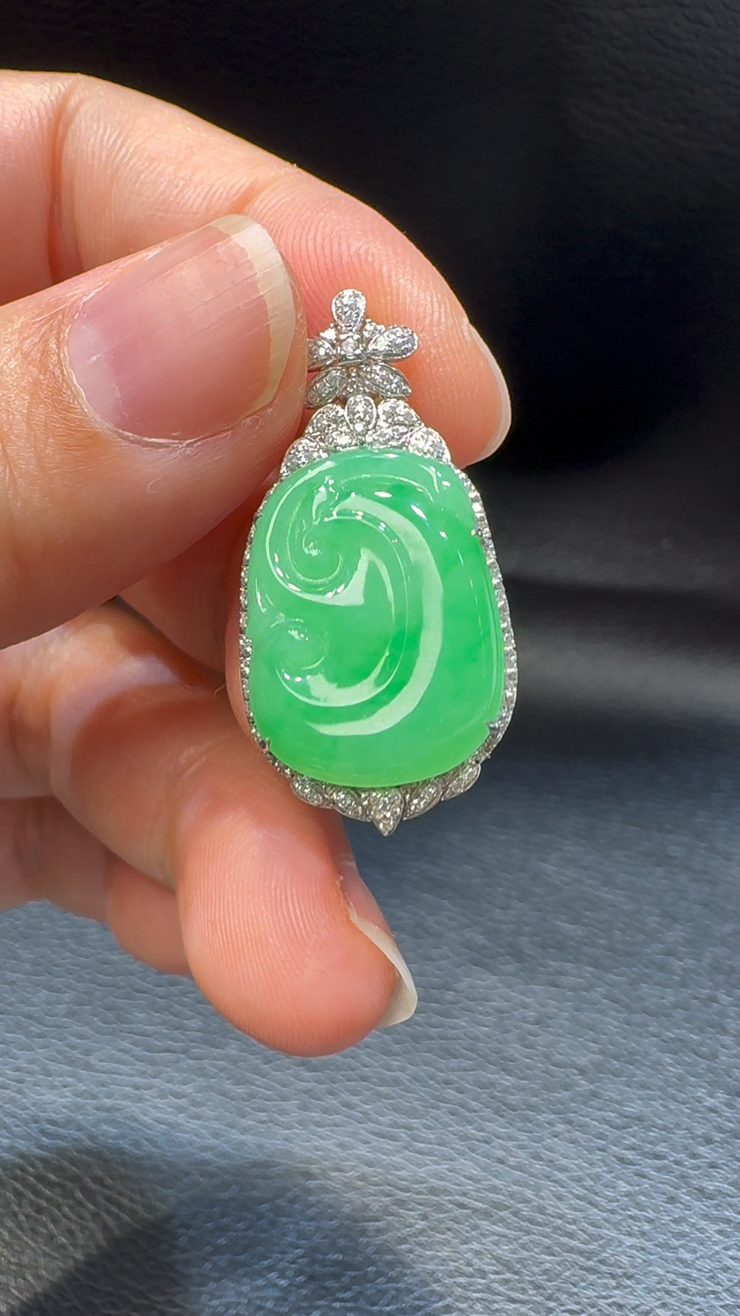 18K翡翠A貨玉器如意翡翠吊墜 整個 36-12-7.5mm 1 18K翡翠A貨玉器如意翡翠吊墜 整個 36-12-7.5mm