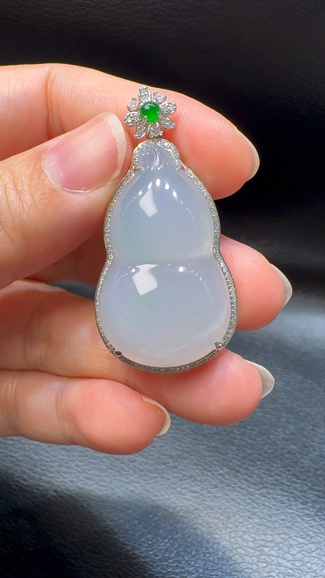 18K翡翠A貨玉器葫蘆翡翠吊墜 整個 45-22-12mm 1 18K翡翠A貨玉器葫蘆翡翠吊墜 整個 45-22-12mm