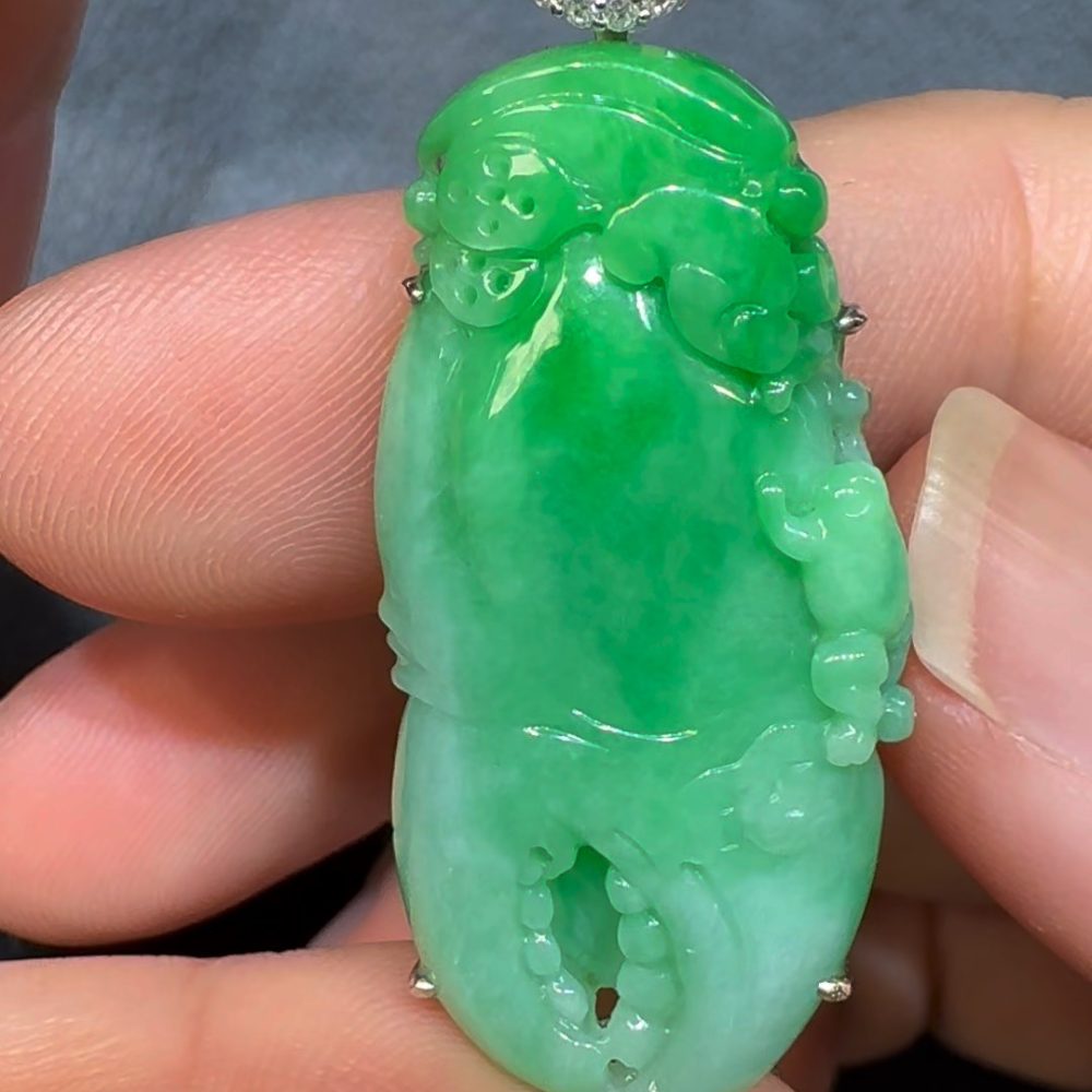 翡翠直播商品#71-18k白金鑽石陽綠八方來財鉗子吊墜