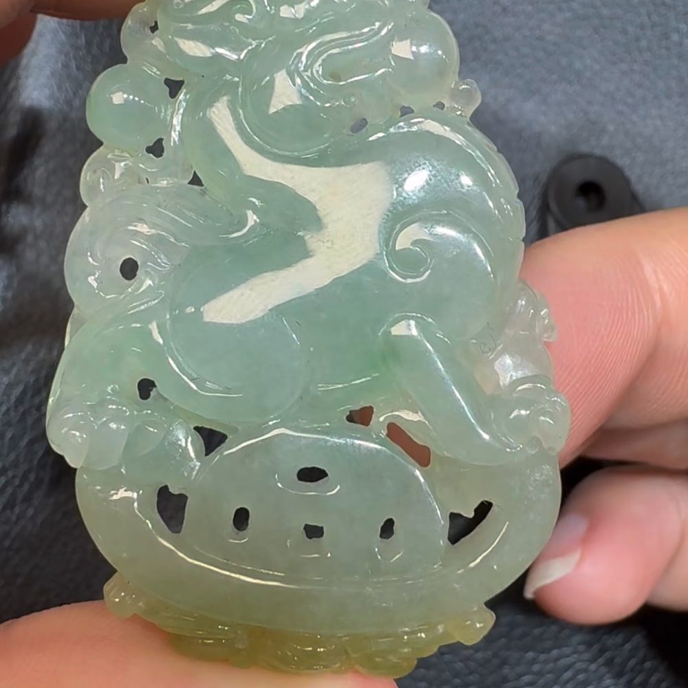 翡翠直播商品#82 - 翡翠旺財貔貅吊墜 鏤空雕刻