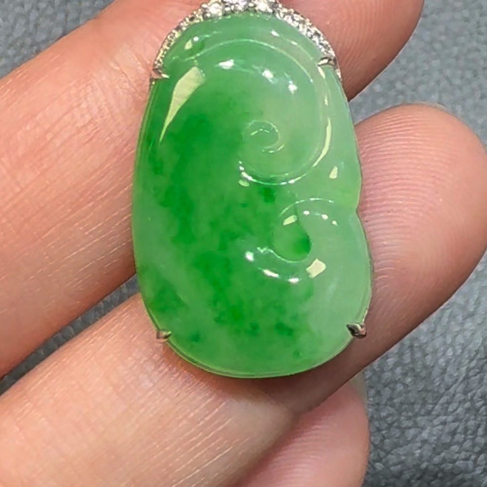 翡翠直播商品#101-18K白金鑽石翡翠如意吊墜